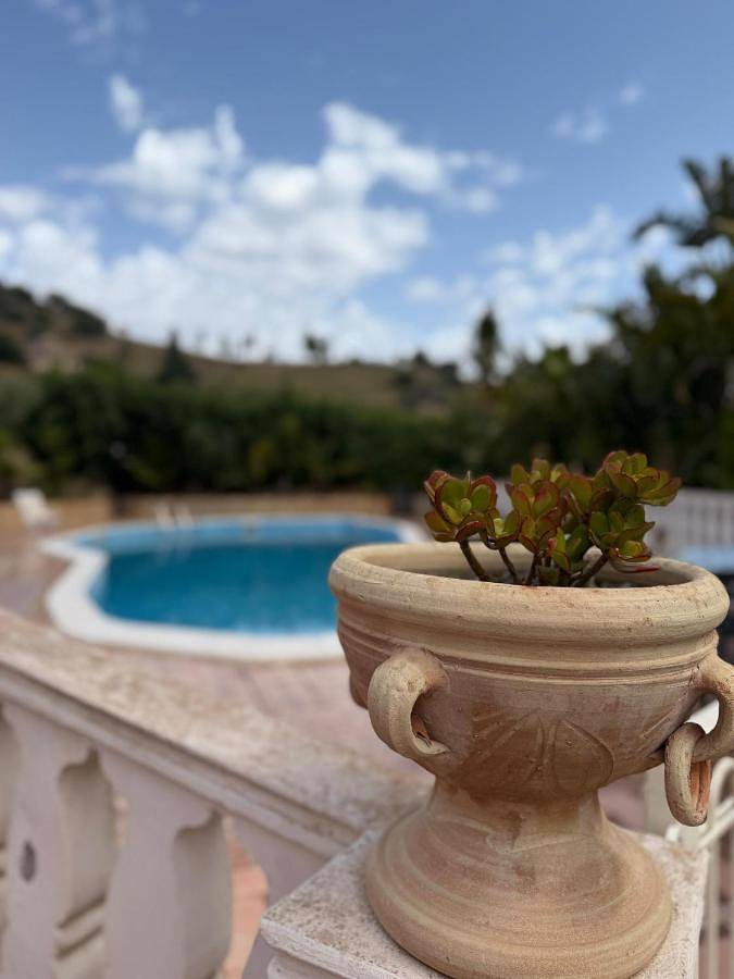 Bed and breakfast per 5 persone, con panorama e giardino nonché piscina e terrazza, adatto a famiglie con bambini - 1