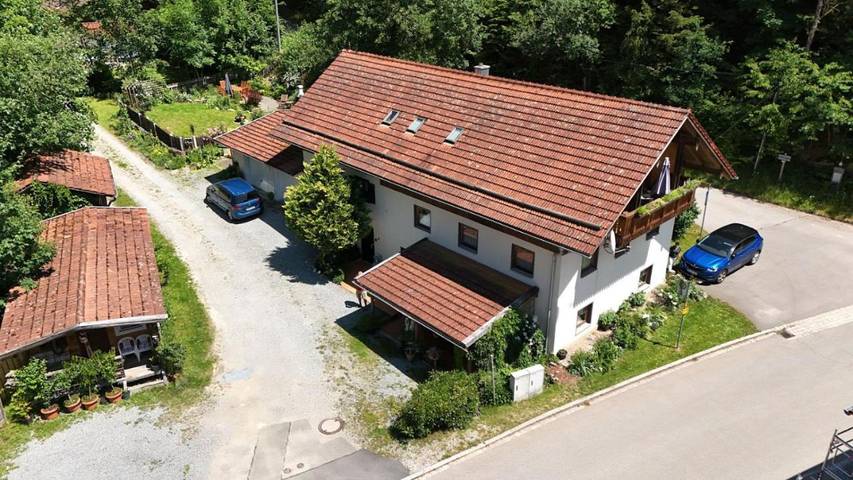 Ferienwohnung für 9 Personen, mit Balkon und Terrasse sowie Garten in Neukirchen (Niederbayern)