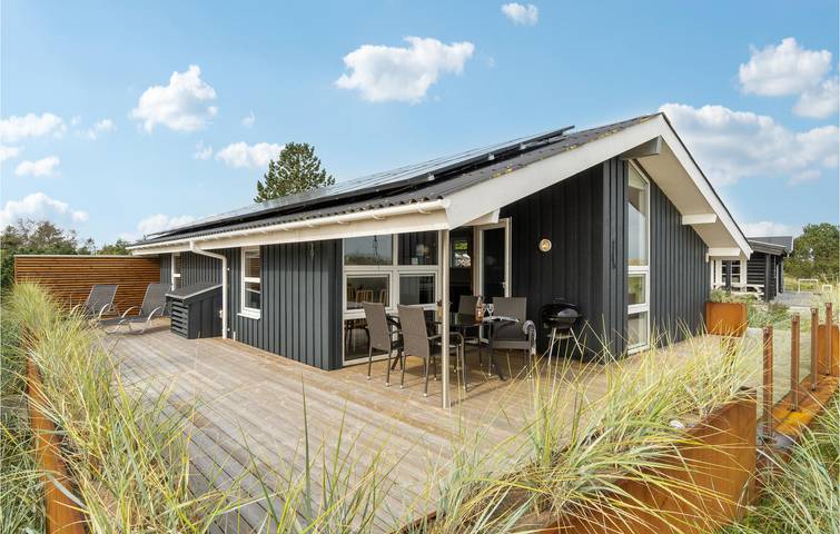 Feriehus for 5 personer, med Terrasse og Jacuzzi i tillegg til Sauna i Sæby