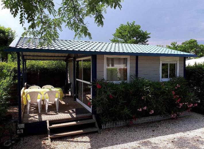 Camping pour 4 personnes, avec Terrasse et Piscine à Ruoms