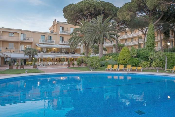 Hôtel pour 3 personnes, avec sauna et jardin ainsi que terrasse et jacuzzi, animaux acceptés à S'Agaró - 2