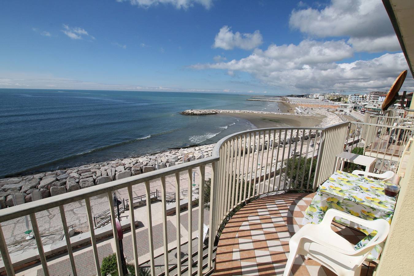 Appartamento intero, Appartamento vacanze per 4 persone con balcone in Caorle, Provincia di Venezia