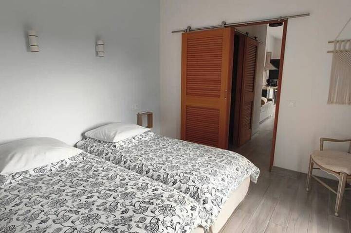 Beautiful air-conditioned apartment between the sea and the mountain in Le Rouret, Mittelmeerküste (Frankreich)