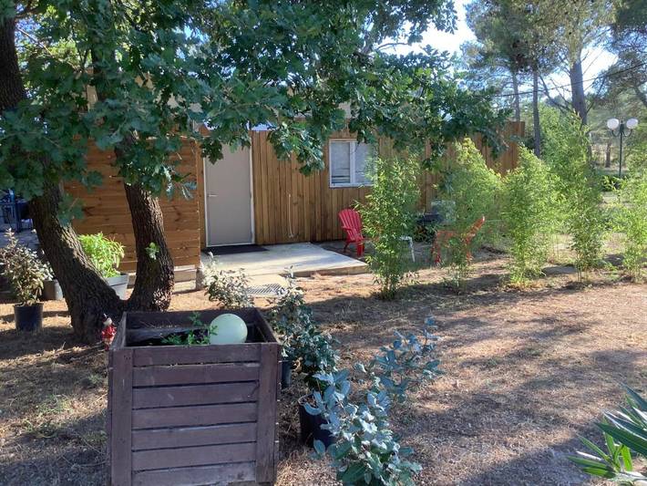 Location de vacances pour 2 personnes, avec Jacuzzi ainsi que Terrasse et Piscine à La Barben