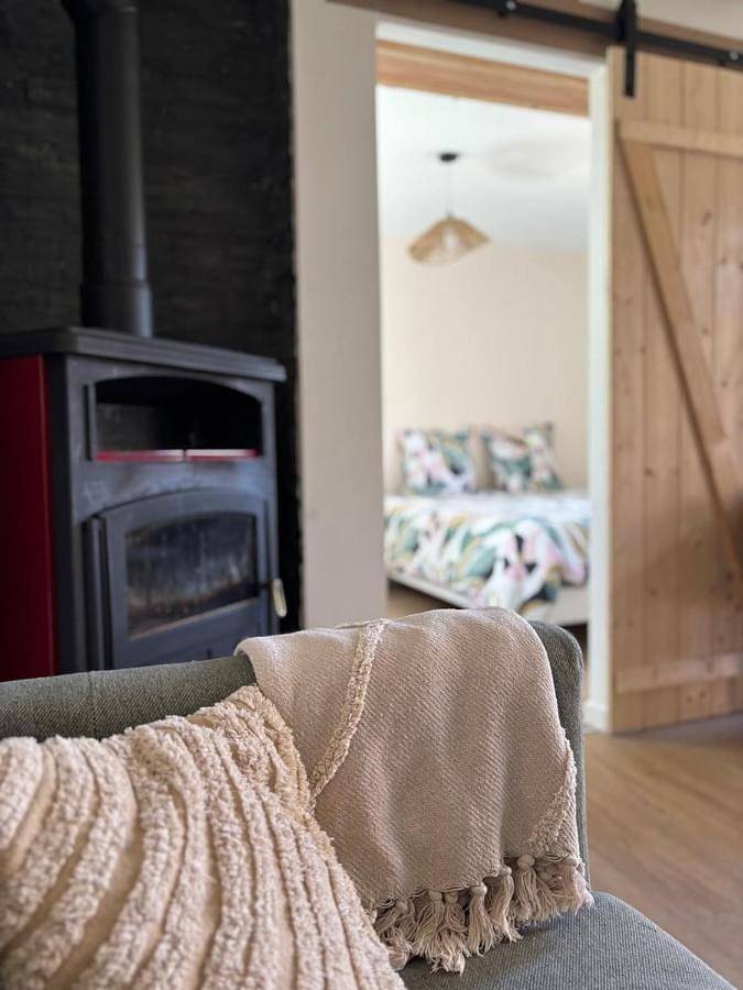 Location de vacances pour 6 personnes, avec vue et terrasse ainsi que jardin et vue sur le lac, animaux acceptés à Manzat - 2