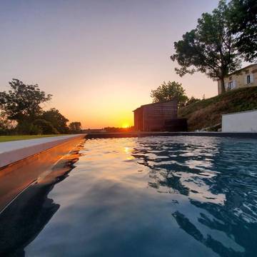 Chambre d’hôte pour 2 personnes, avec piscine ainsi que jardin et vue à Belflou