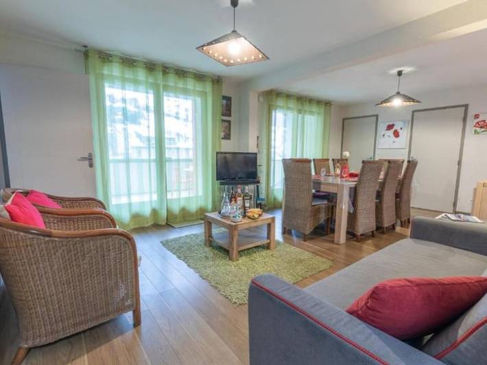 Gîte pour 10 personnes, avec terrasse à Sers