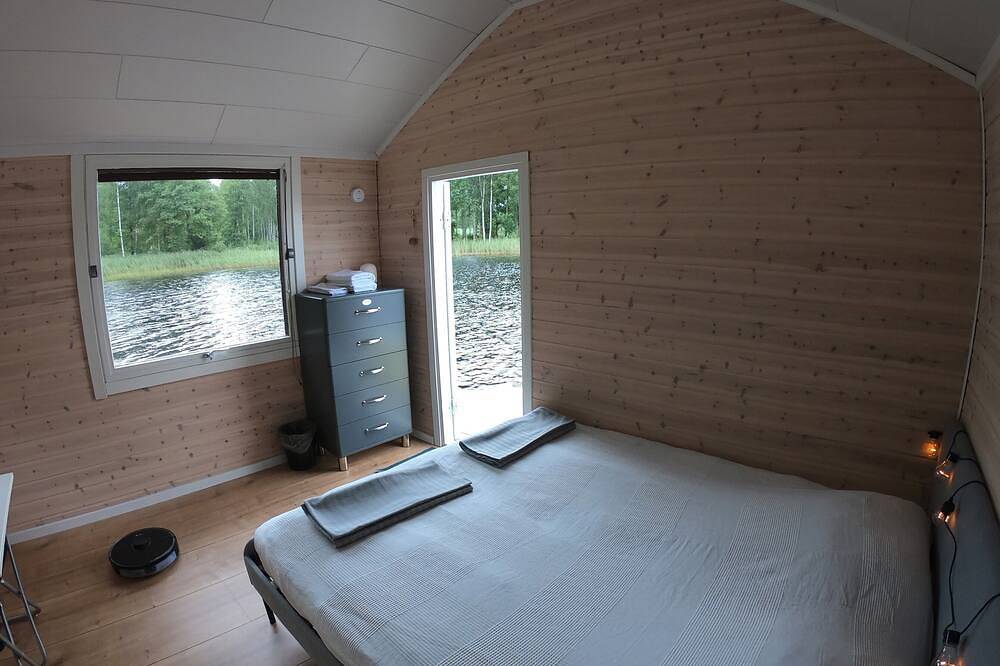 Cozy Tiny Houseboat in the Nature in Jönköpings län