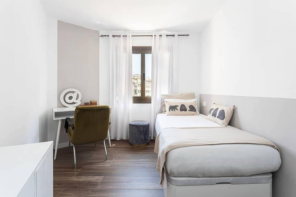 Apartamento entero, Elegante, luminoso, cerca del metro in Esplugas de Llobregat, Bajo Llobregat