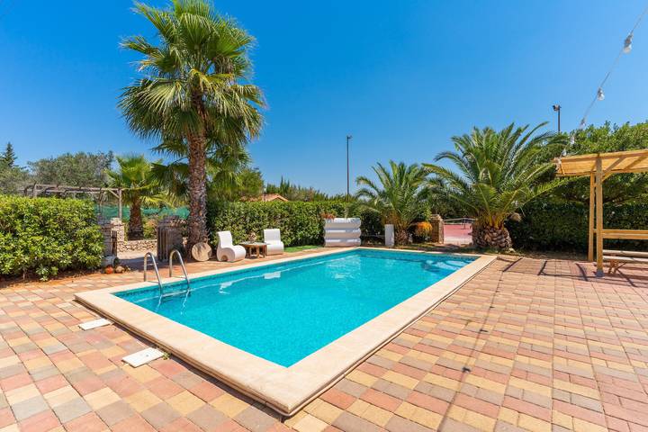 Casa de vacaciones 'Villa Relax Due' con piscina compartida y Wi-Fi in Galatone, Golfo de Tarento