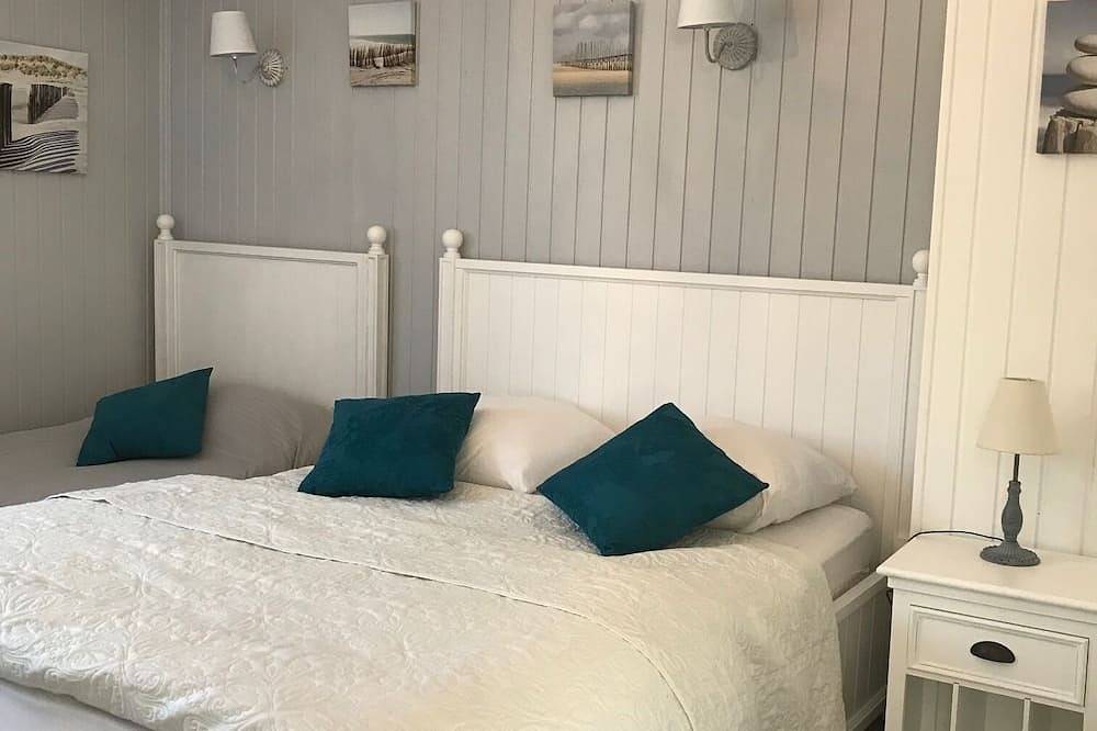 \"Terrasse\" located 200 m from the beach and 500 m from the town center in Ouistreham, Caen region