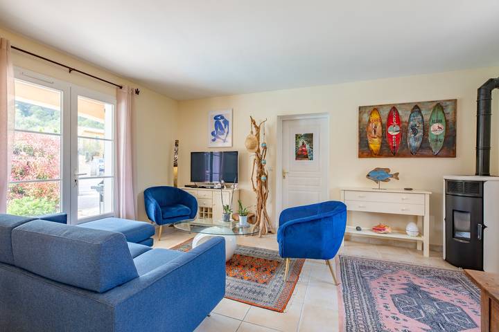 Location de vacances pour 6 personnes, avec piscine ainsi que jardin et terrasse, animaux acceptés à Le Thoronet - 2