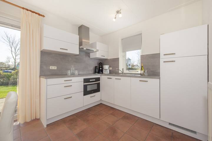 Ferienhaus für 6 Personen, mit Balkon/Terrasse und Terrasse sowie Garten und Pool in Noord-Beveland - 4