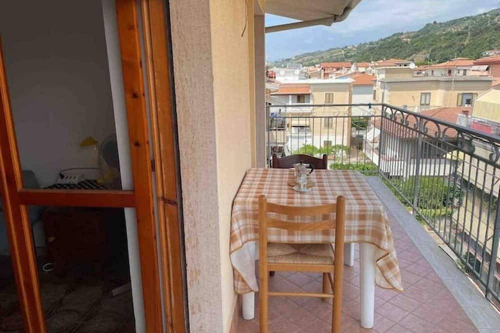 Charming Single Room with Balcony in the Heart of Diamante in Diamante (desambiguación), Costa Tirrénica Calabria