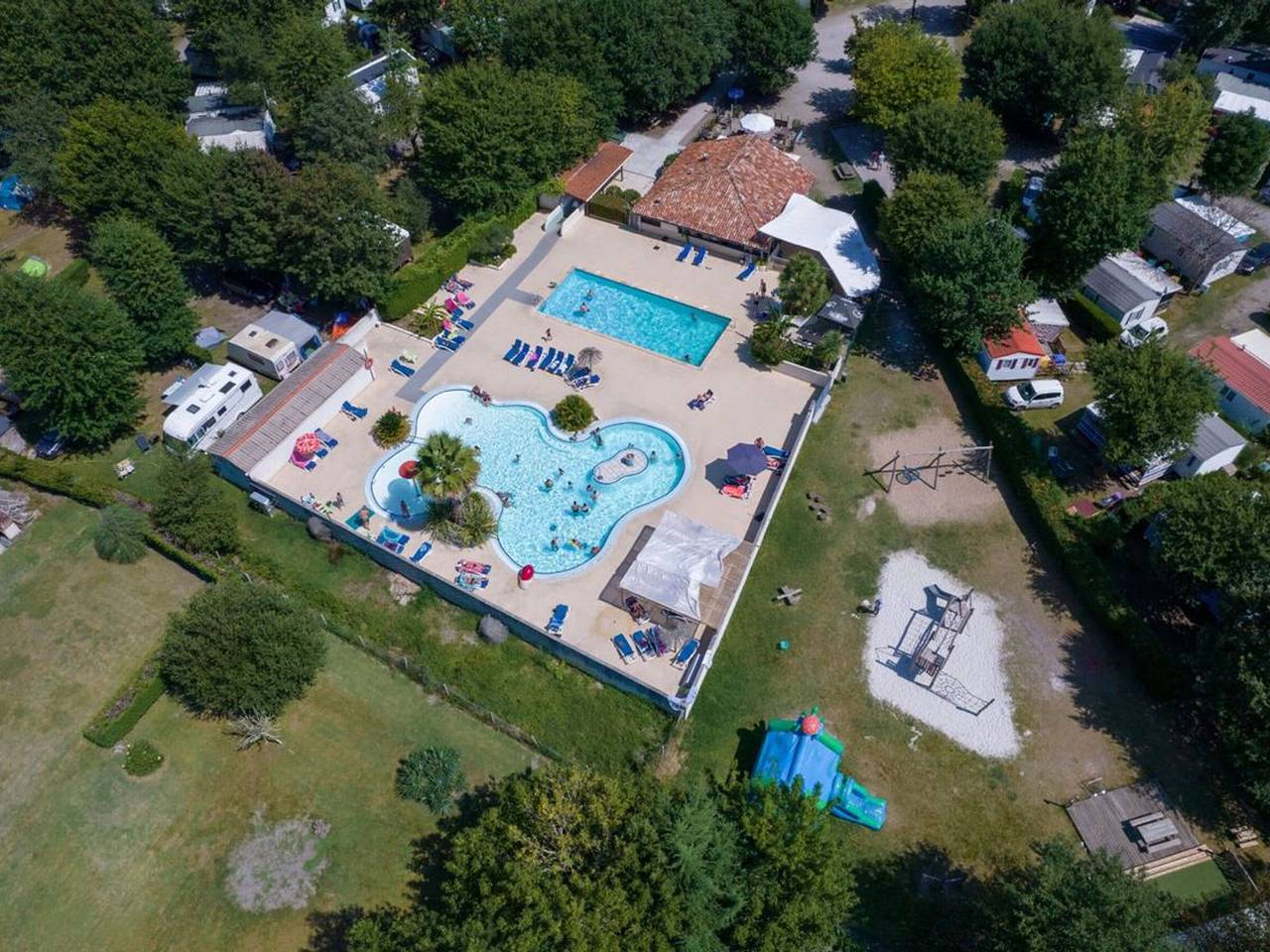 Chalet für 6 Personen mit Terrasse in Sainte-Eulalie-en-Born, Côte d’Argent