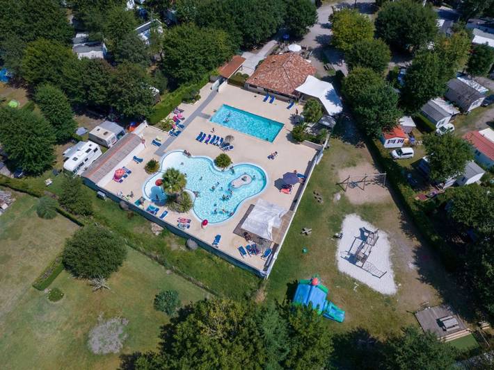 Gîte pour 6 personnes, avec terrasse et piscine à Sainte-Eulalie-en-Born - 2