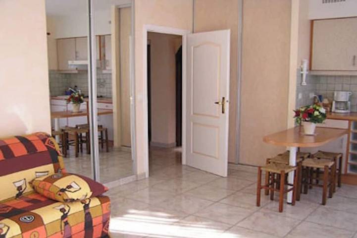 Ganze Wohnung, Traumurlaub an der Côte d’Azur: Apartment Nr. 1 / 50 m² / Großer 10 x 7 Infinity-Pool in Châteauneuf-Grasse, Mittelmeerküste (Frankreich)
