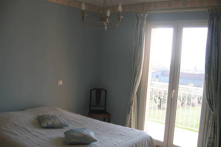 Location de vacances pour 6 personnes, avec terrasse et jardin à Sonnay - 2