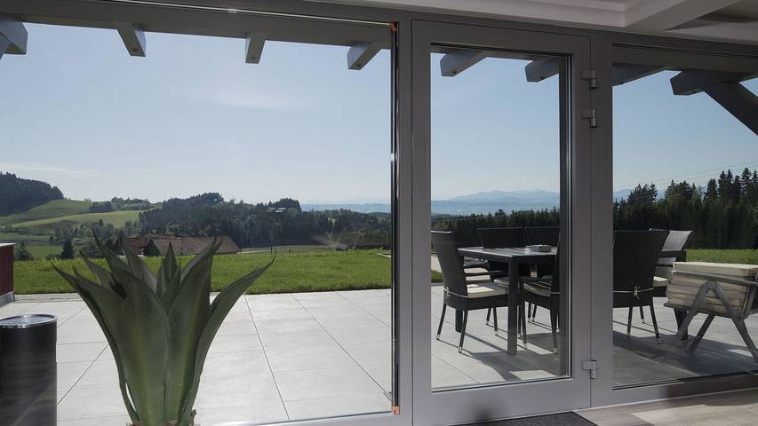 Ferienwohnung für 10 Personen, mit Garten und Sauna sowie Balkon und Whirlpool in Buchenberg