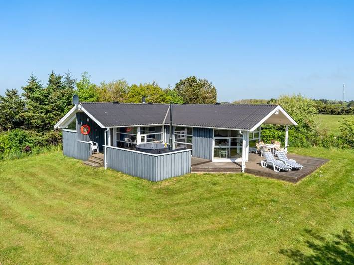 Ferieudlejning for 8 personer, med Terrasse i Grønhøj