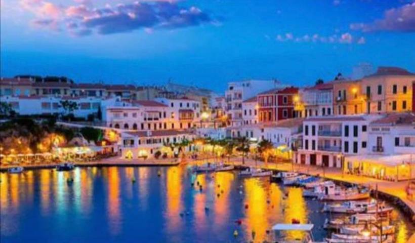 Location de vacances pour 6 personnes, avec piscine ainsi que vue et jardin à Es Castell - 2