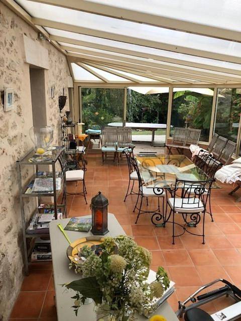 Location de vacances pour 2 personnes, avec vue ainsi que jardin et piscine à Pujols (Gironde) - 3