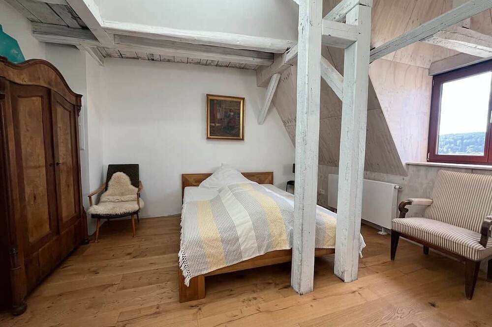Ganze Wohnung, Wohnen auf 130 qm über den Dächern mitten in Gera in Gera, Ostthüringen