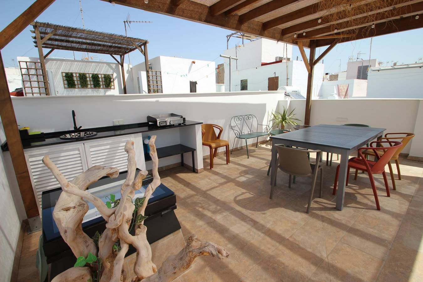 Stadthaus mit großer, privater Dachterrasse und Meerblick, modern und komfortabel - Casa Entrevientos in Conil de la Frontera, Costa de la Luz