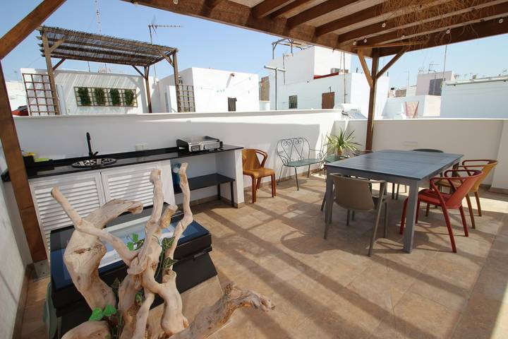 Stadthaus mit großer, privater Dachterrasse und Meerblick, modern und komfortabel - Casa Entrevientos in Conil de la Frontera, Costa de la Luz