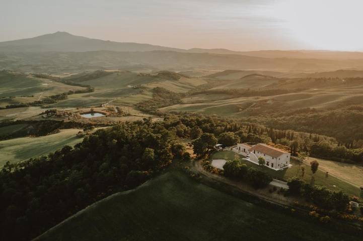 Agriturismo per 14 persone, con piscina e panorama nonché giardino, con animali domestici in Sarteano