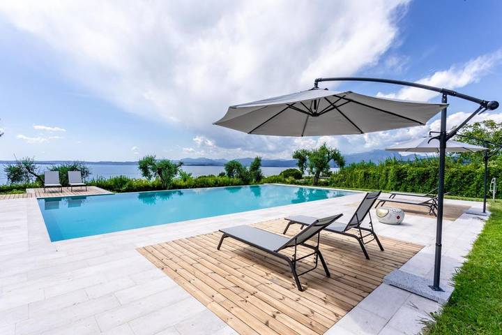 Villa für 10 Personen, mit Garten und Seeblick sowie Ausblick und Pool in Bardolino - 2