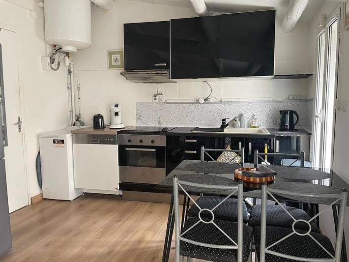 Gîte pour 7 personnes, avec Terrasse à La Fare-les-Oliviers - 4