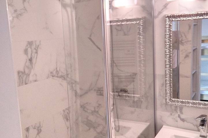 Ganze Wohnung, Studio-525-Ensuite mit Bad-Meerblick in Juan-les-Pins, Antibes