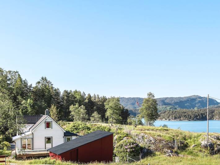 Feriehus for 8 personer, med Terrasse og Hage i Hordaland