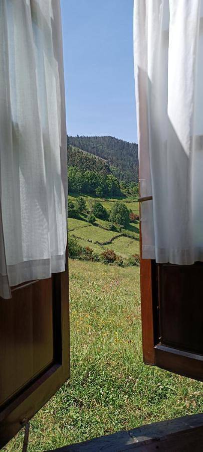 Casa rural para 5 personas, con vistas además de jardín y balcón en Eo-Navia - 3