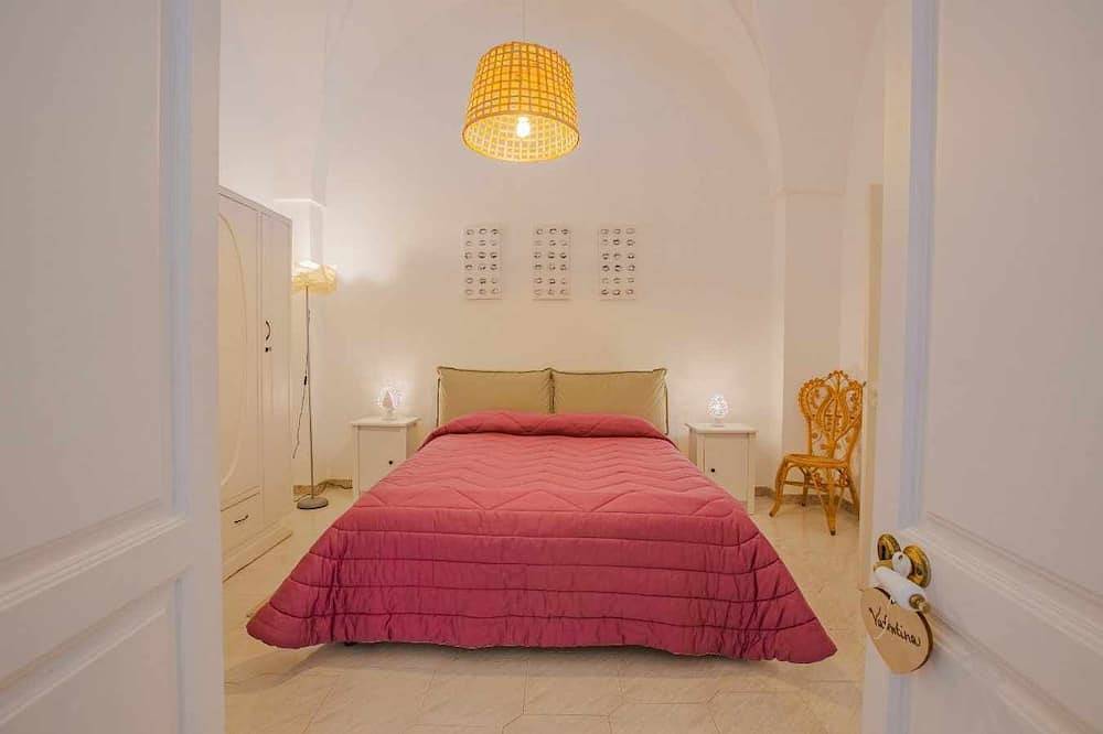 Appartamento intero, Typical house - near city center - private garden - 8 km to the beach in San Vito dei Normanni, Salento