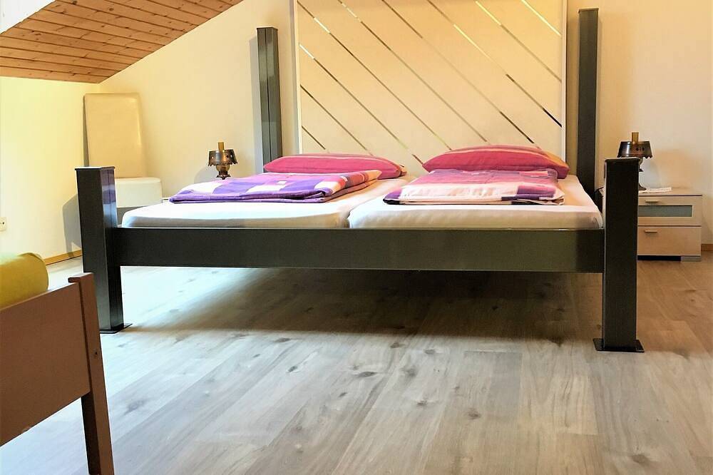 Ganze Wohnung, Rustikale Wohnung mit Garten in Allensbach, Untersee