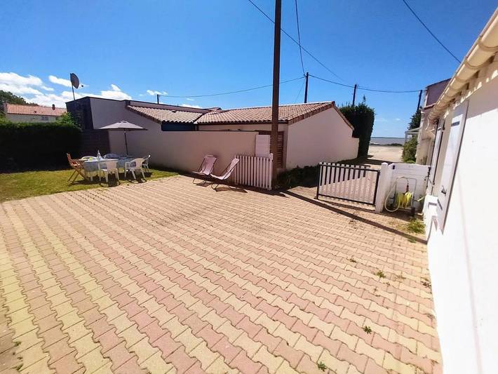 Location de vacances pour 8 personnes, avec jardin ainsi que terrasse et vue à Port-des-Barques - 3