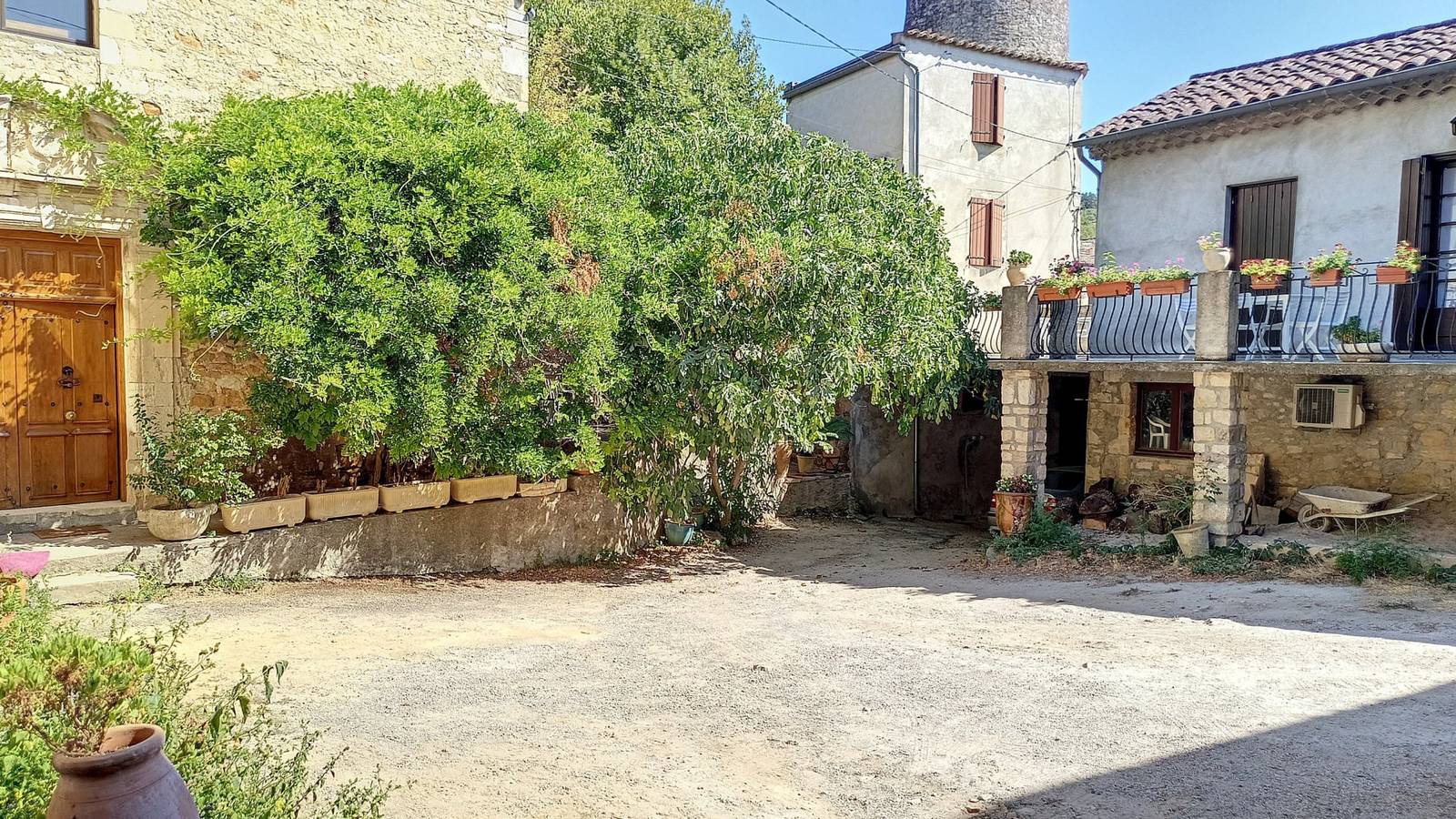 Studio entier, Gite de la place du Château - Gites Cosy in Salavas, Gorges de l’Ardèche