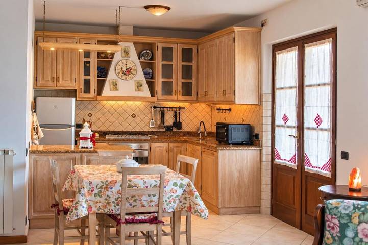 Apartamento entero, Apartamento 'Three Tails House - Camaiore' con balcón, wifi y aire acondicionado in Camaiore, Costa de la Maremma