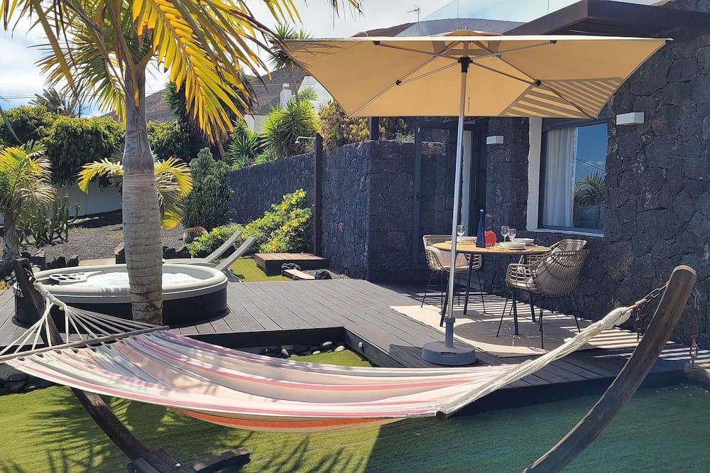 Apartamento entero, Casa La Asomada con jacuzzi privado, vistas al mar, wifi, aire acondicionado in La Asomada, Tías