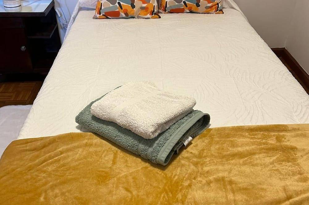 Entire apartment, Atlantic 5 minutes to the beach, sun + fiesta near the Way of St. James Vilaxoan in Vilagarcía de Arousa, Rías Baixas