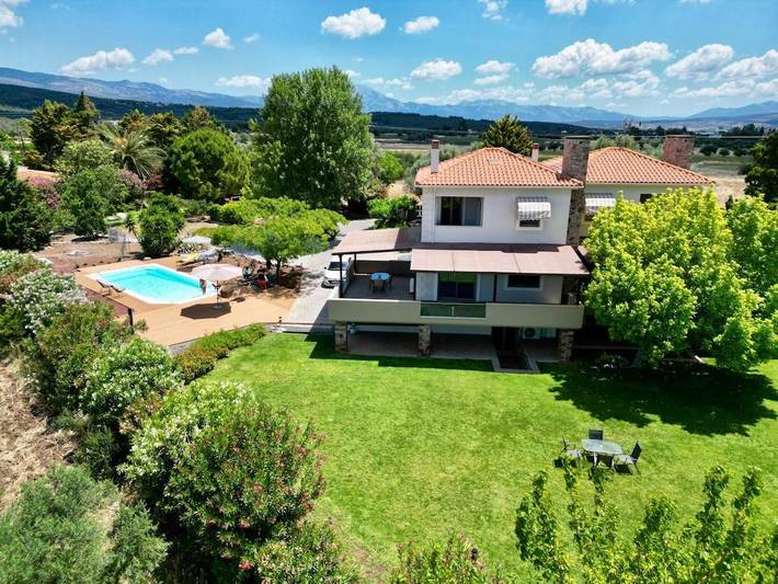 Villa per 7 persone, con panorama e piscina nonché giardino ad Eubea