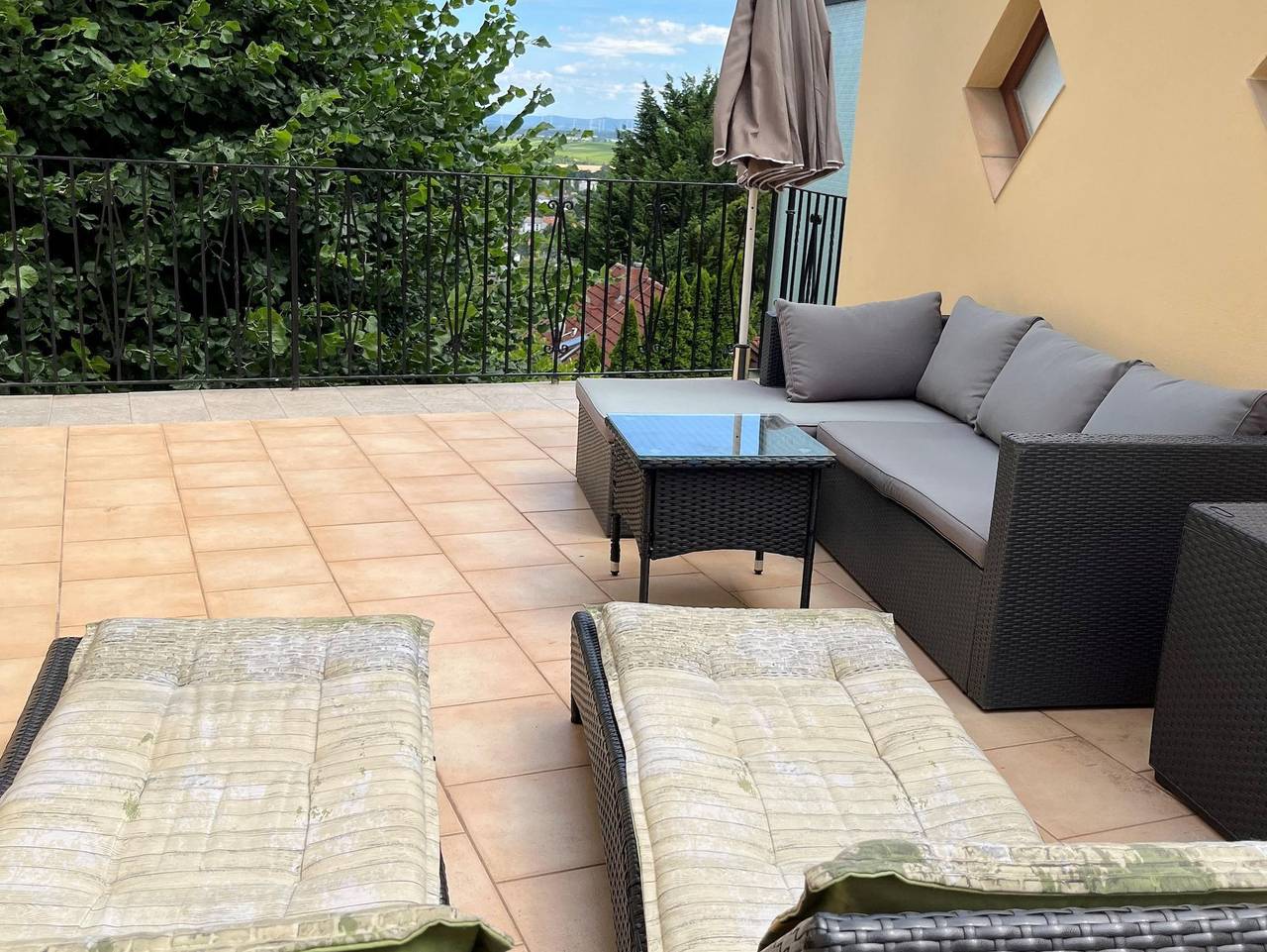 Ganze Ferienwohnung, Almschlössl - Apartment Terrassenblick in Baden bei Wien, Wienerwald