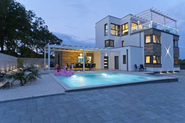 Villa für 14 Personen, mit Pool und Meerblick sowie Sauna in Medulin