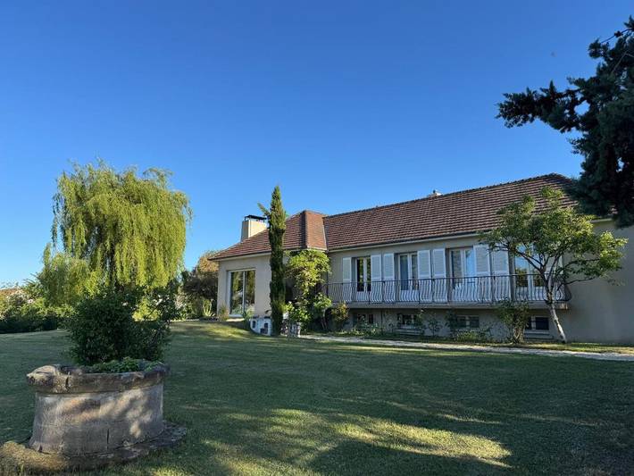 Gîte pour 2 personnes, avec piscine ainsi que jardin et vue à Bressolles - 4