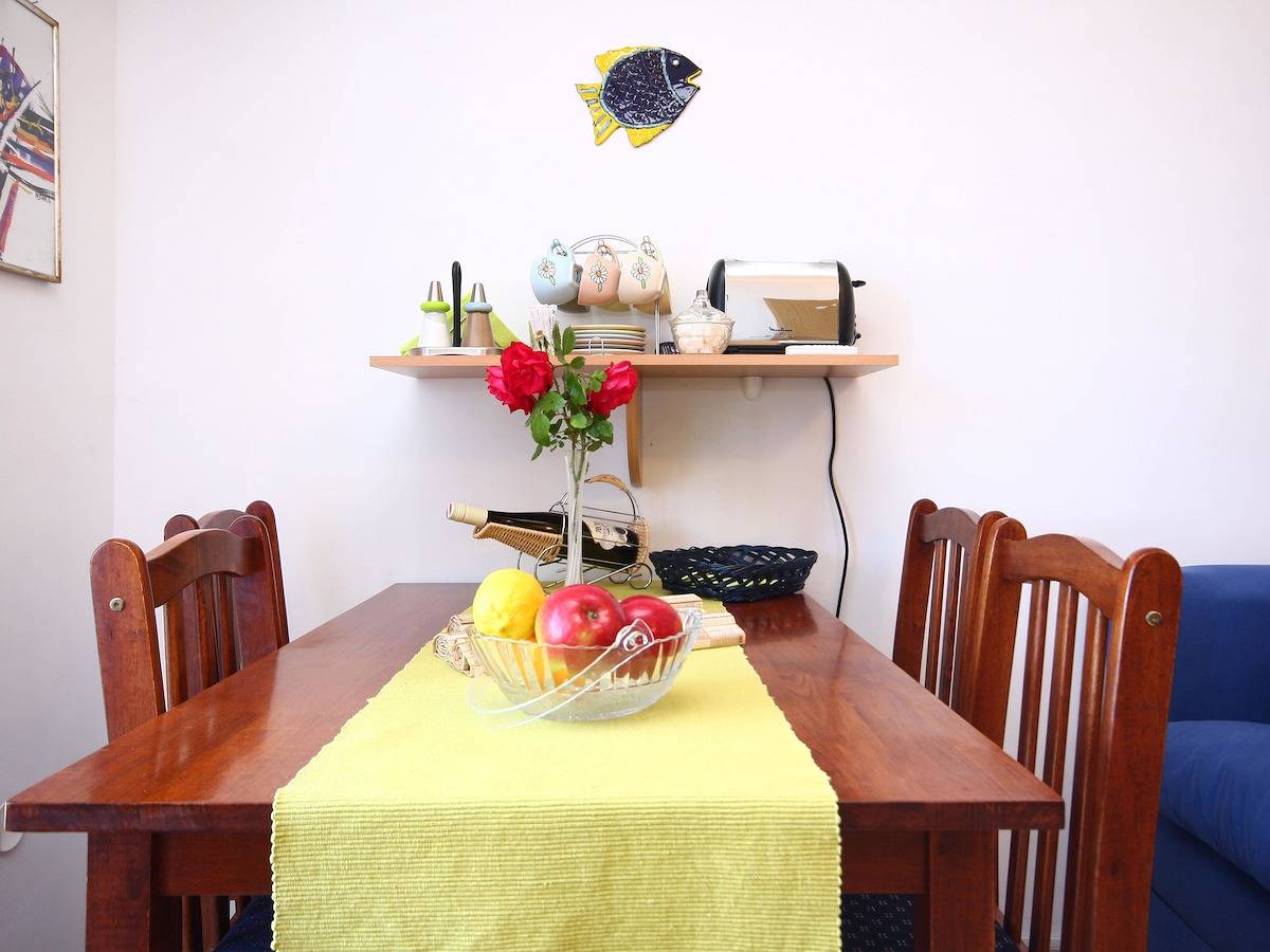 Ganze Wohnung, Apartment Grivicic A2 mit Meerblick auf der Insel Krapanj in Krapanj, Brodarica