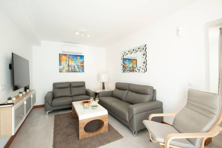 Ferienhaus 'Leize Con Piscina' mit Meerblick, Wi-Fi und Klimaanlage in Playa Blanca, Yaiza