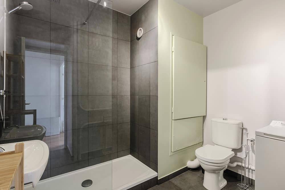 Entire apartment, Studio with balcony near Paris in Bagnolet, Seine-Saint-Denis