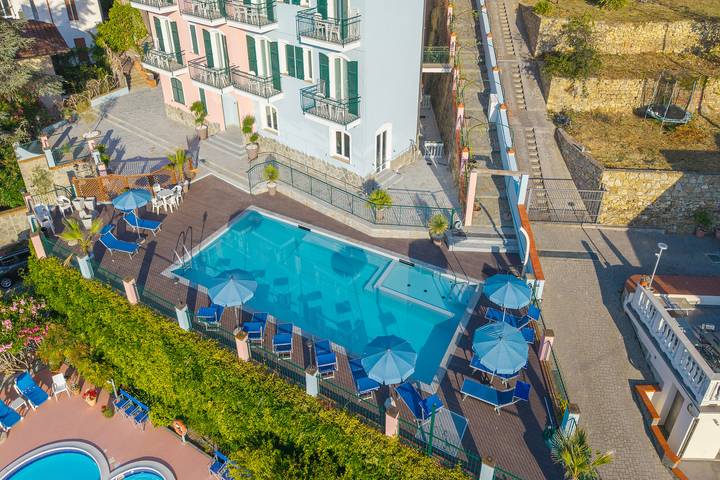 Appartamento intero, Seaview Pool Retreat  - M20 in Andora, Riviera di Ponente
